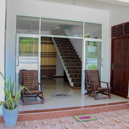 Sasmika Villa Surf And Yoga Hostel 웰리가마 외부 사진